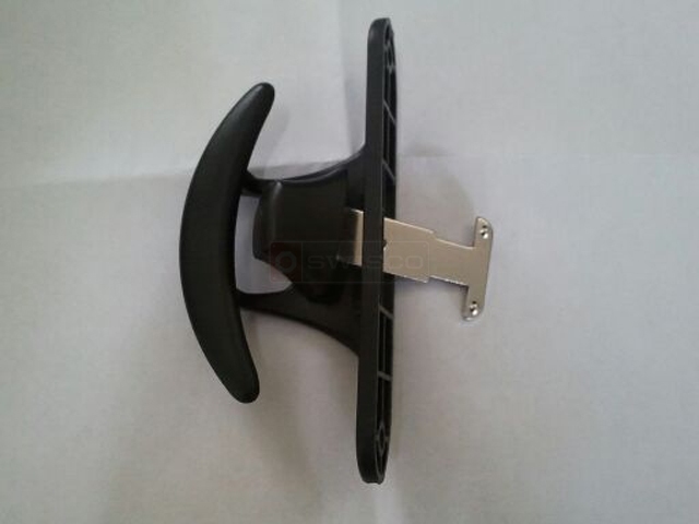 User submitted photos of screen door latch.