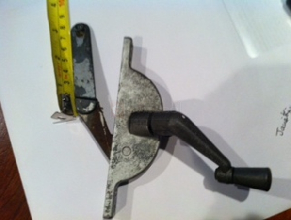 User submitted photos of a window crank.