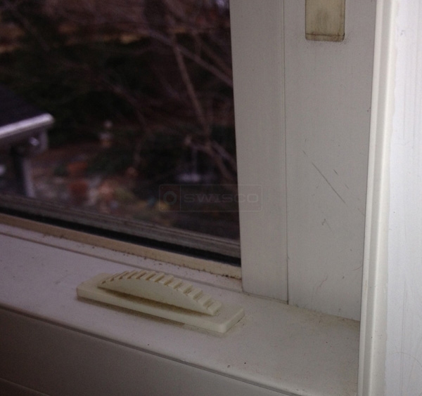 User submitted a photo of a tilt latch.