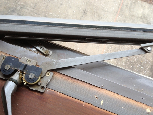 User submitted a photo of a window operator.