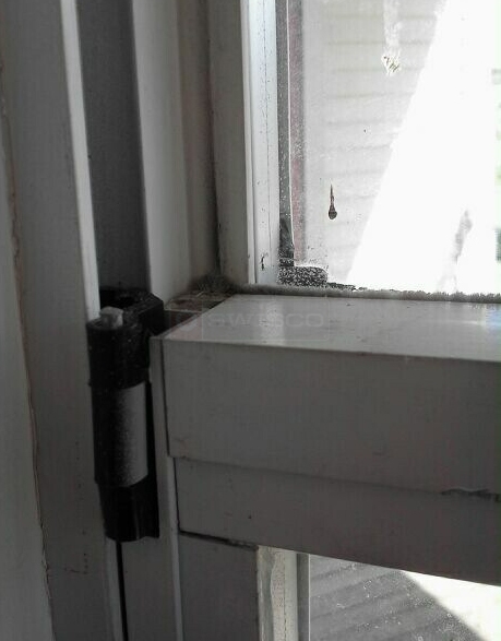 User submitted a photo of window hardware.