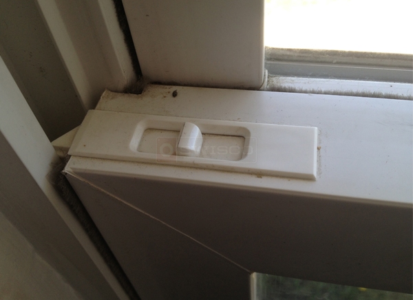 User submitted a photo of a tilt latch.