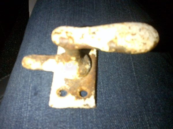 User submitted a photo of a door handle.