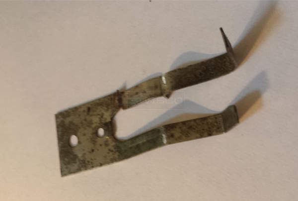 User submitted a photo of window hardware.