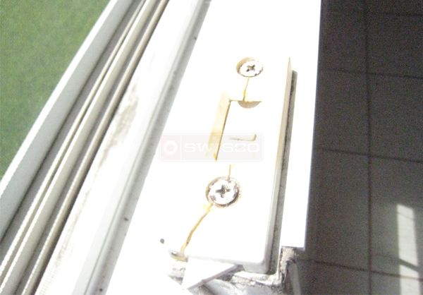 User submitted a photo of a tilt latch.