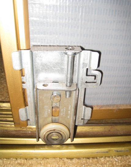 User submitted photos of a mirror door roller.