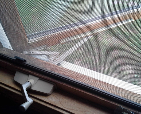 User submitted photos of a window operator.