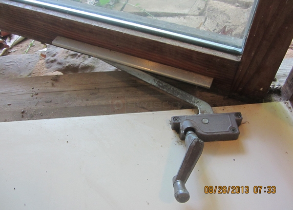 User submitted photos of a window operator.