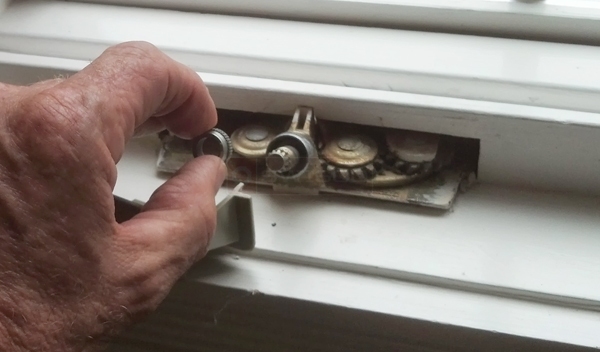User submitted a photo of a window operator.