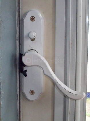 User submitted picture of screen door handle.