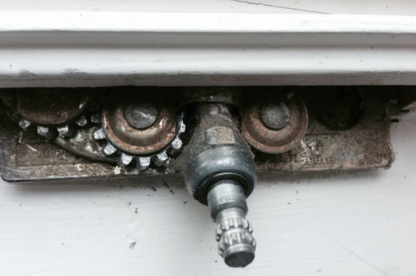 User submitted a photo of a window operator.