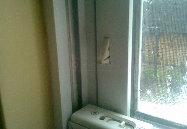 User submitted a photo of window hardware.