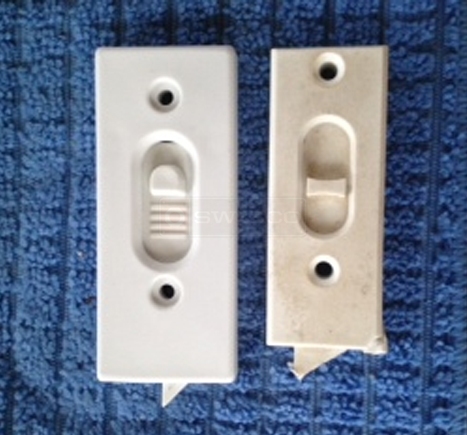 User submitted a photo of tilt latches.