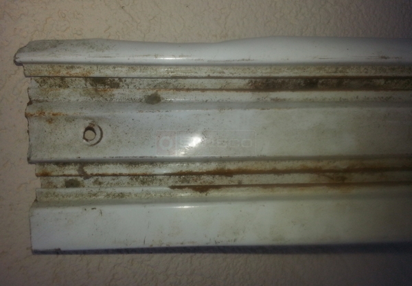 User submitted a photo of a mirror door track.