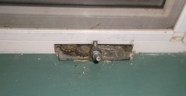 User submitted a photo of a window operator.