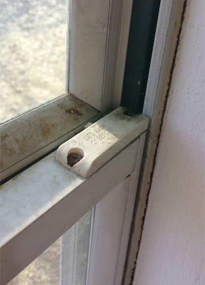 User submitted a photo of a tilt latch.