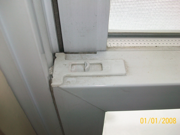 User submitted a photo of a tilt latch.