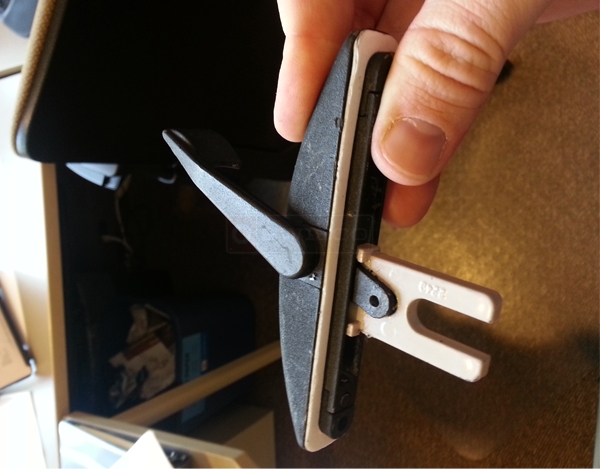 User submitted a photo of a window latch.