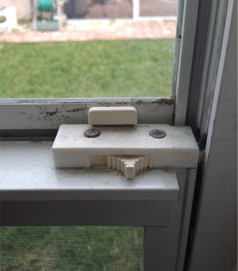 User submitted a photo of a tilt latch.