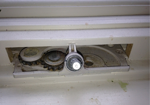 User submitted a photo of a window operator.