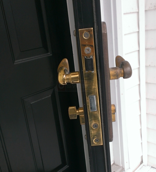 User submitted a photo of a door handle.
