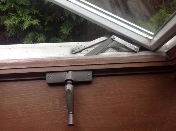 User submitted photos of a window operator.