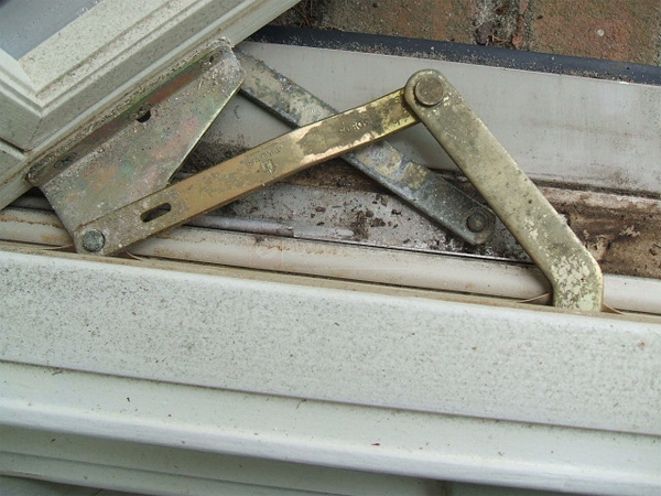 User submitted a photo of a window operator.