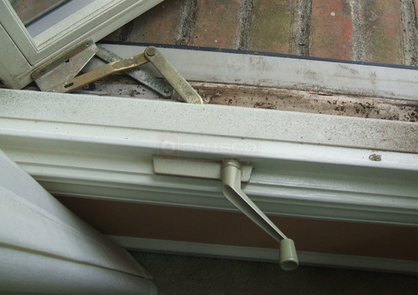 User submitted a photo of a window operator.