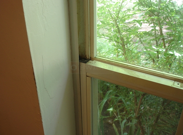 User submitted a photo of window hardware.