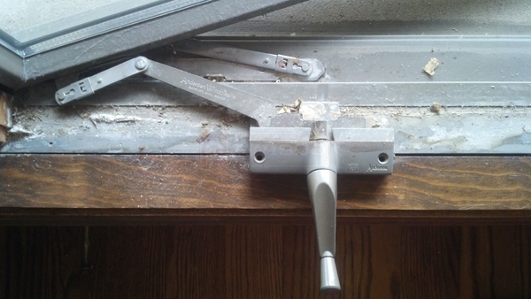 User submitted a photo of a window operator.