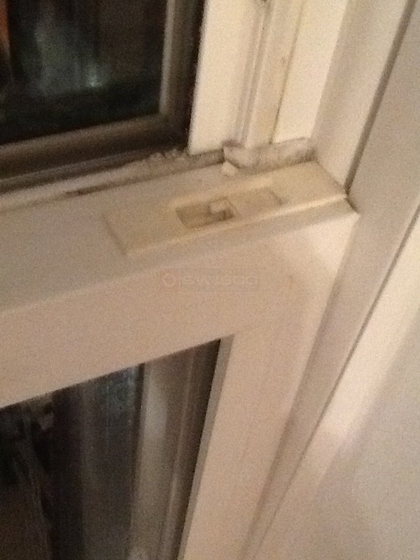 User submitted a photo of a tilt latch.