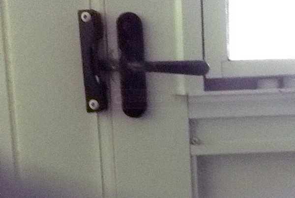 User submitted a photo of a screen door handle.