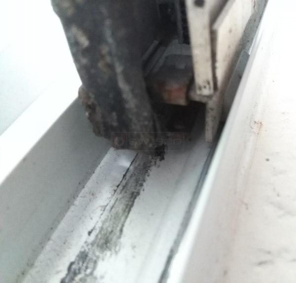 User submitted a photo of window hardware.