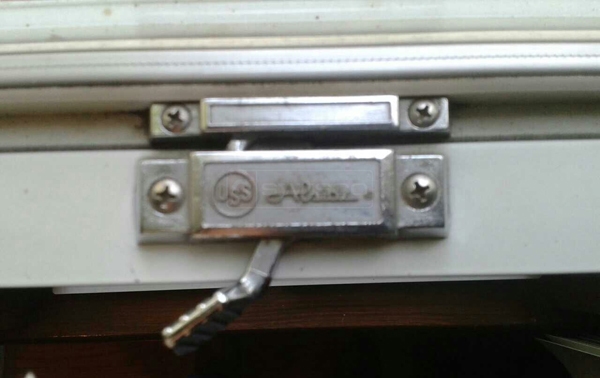 User submitted a photo of a window lock.