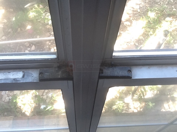 User submitted a photo of a tilt latch.