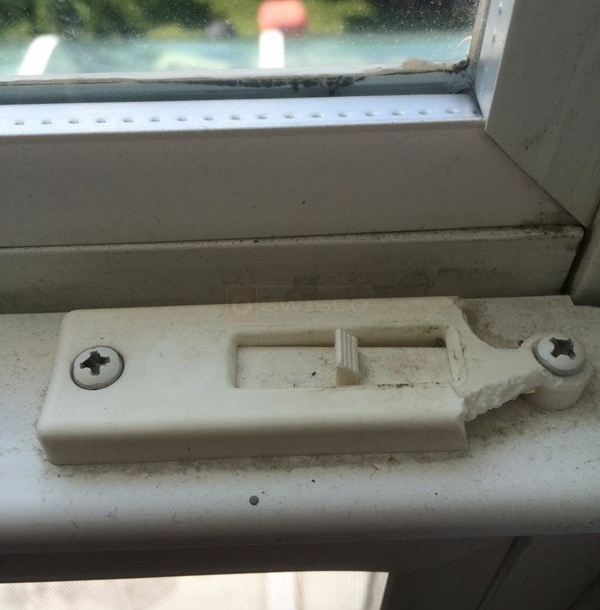 User submitted a photo of a tilt latch.