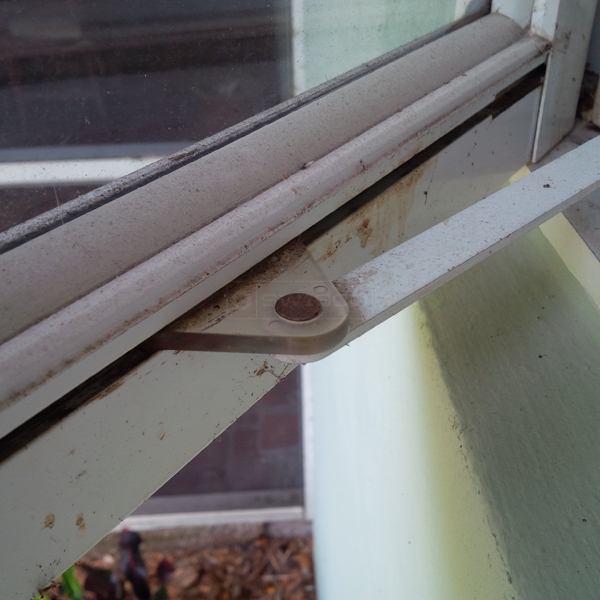 User submitted a photo of window hardware.