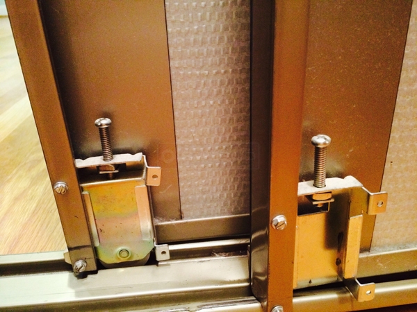User submitted a photo of closet door hardwear.