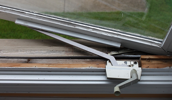 User submitted photos of a window operator.