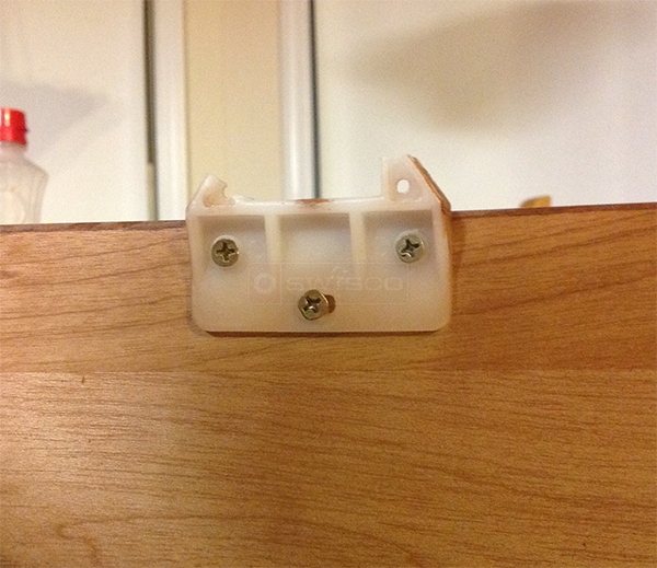 User submitted a photo of a drawer guide.