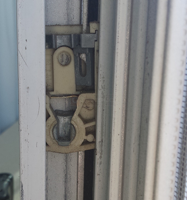 User submitted a photo of a pivot shoe.