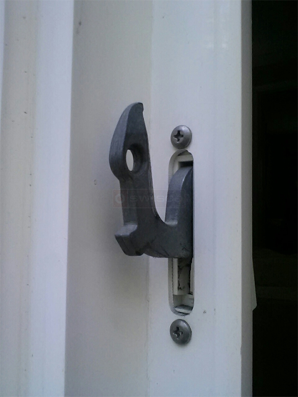 User submitted a photo of a window lock.