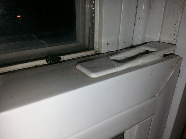 User submitted a photo of a tilt latch.