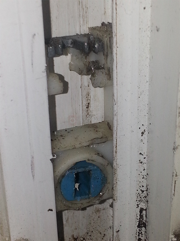User submitted a photo of a pivot shoe.