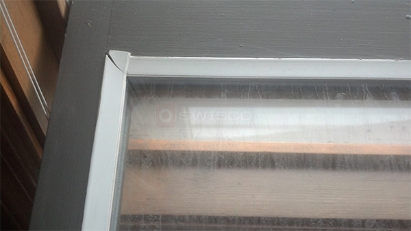 User submitted a photo of window hardware.