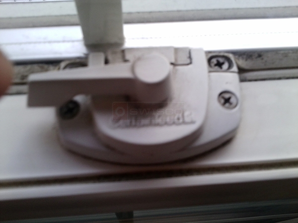 User submitted a photo of a window lock.