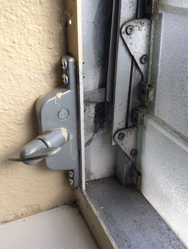User submitted a photo of a jalousie window operator.