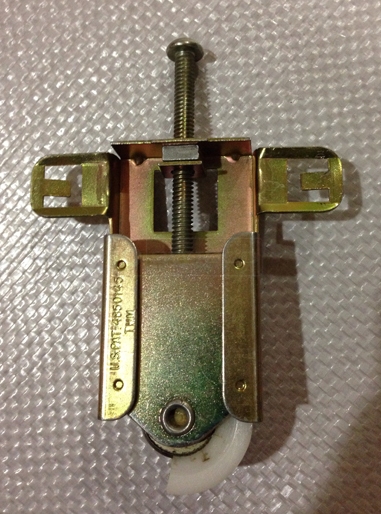 User submitted photo of their closet door roller.