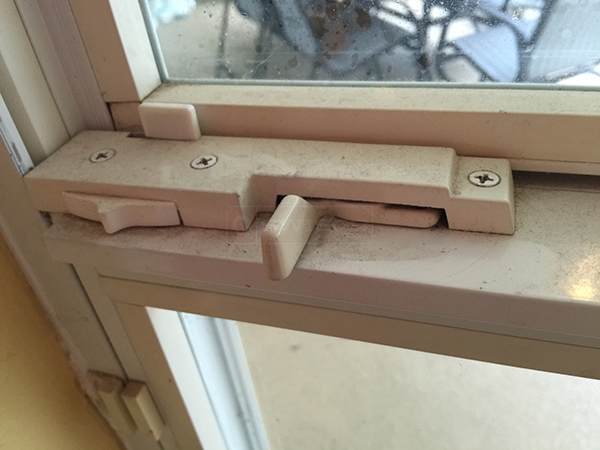 User submitted a photo of a tilt latch.