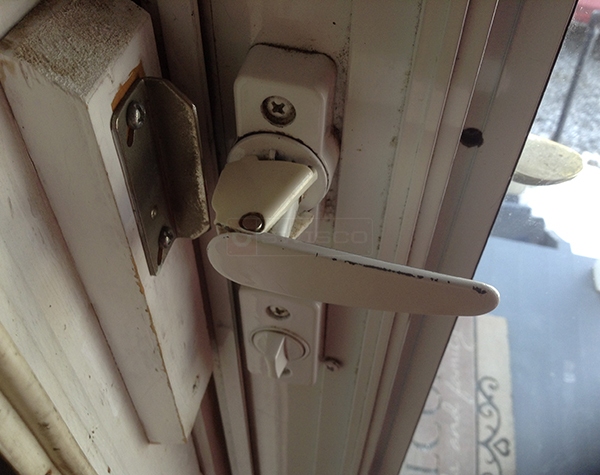 User submitted a photo of a storm door latch.